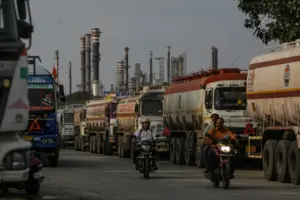 HİNDİSTAN’DAN NET TAVIR RUSYA’DAN PETROL İTHALATI SÜRECEK