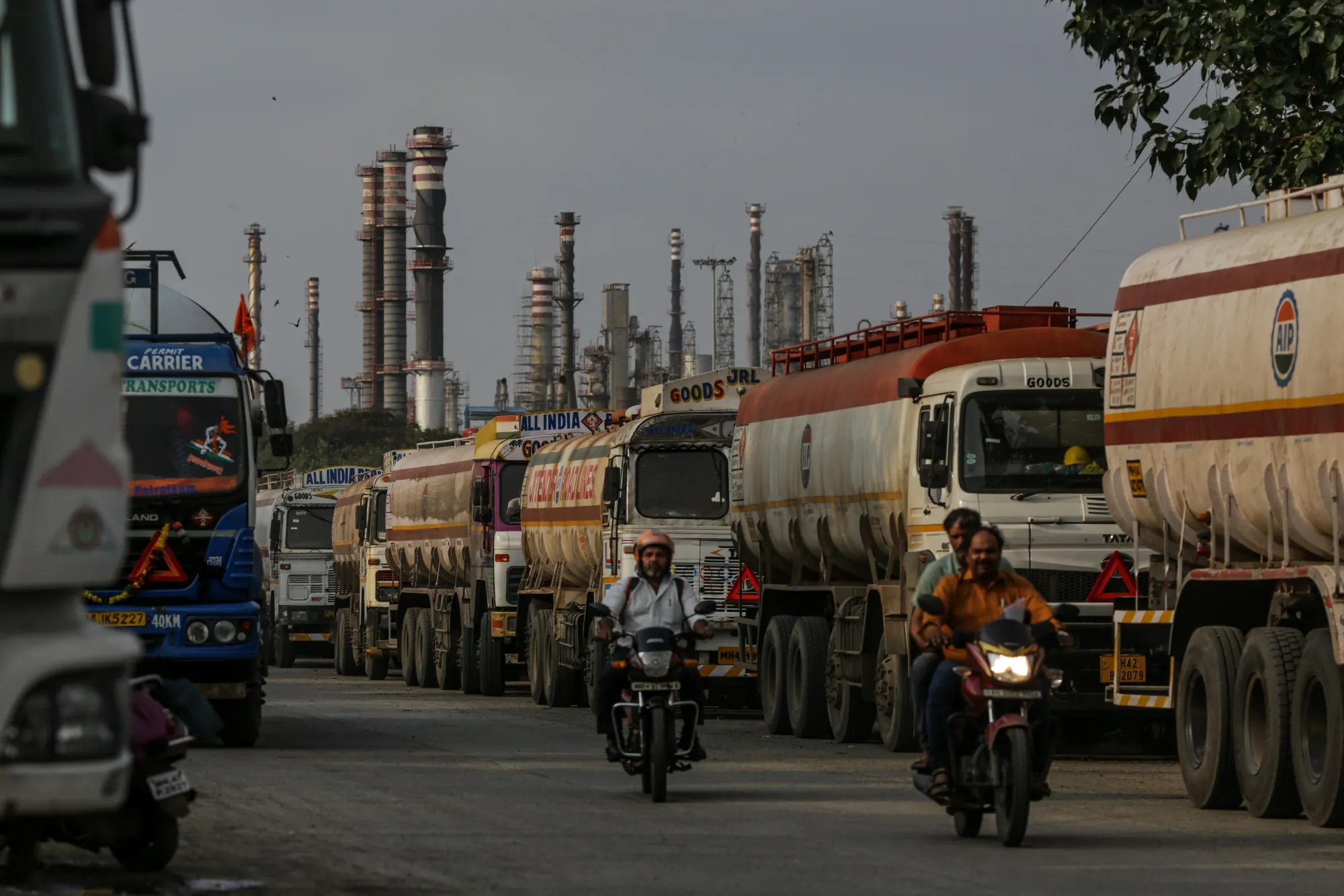 HİNDİSTAN’DAN NET TAVIR: RUSYA’DAN PETROL İTHALATI SÜRECEK