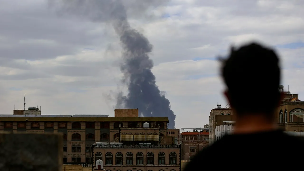 İsrail Ordusu Yemen de Elektrik Santralini Vurdu