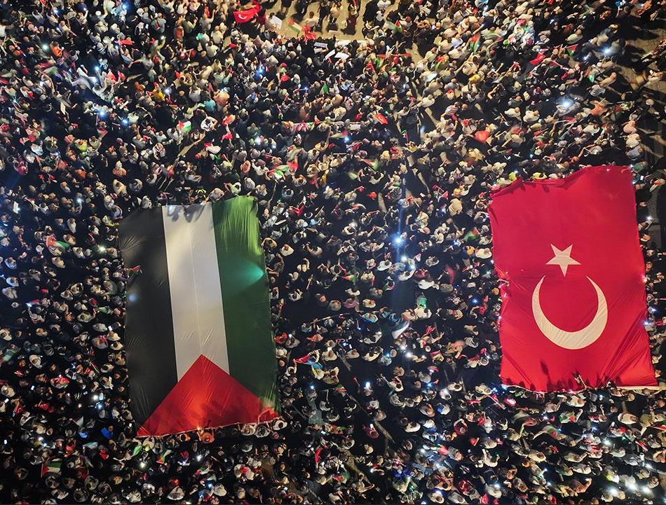 İstanbul’da “Gazze’ye Umut Işığı Ol” Yürüyüşü Düzenlendi